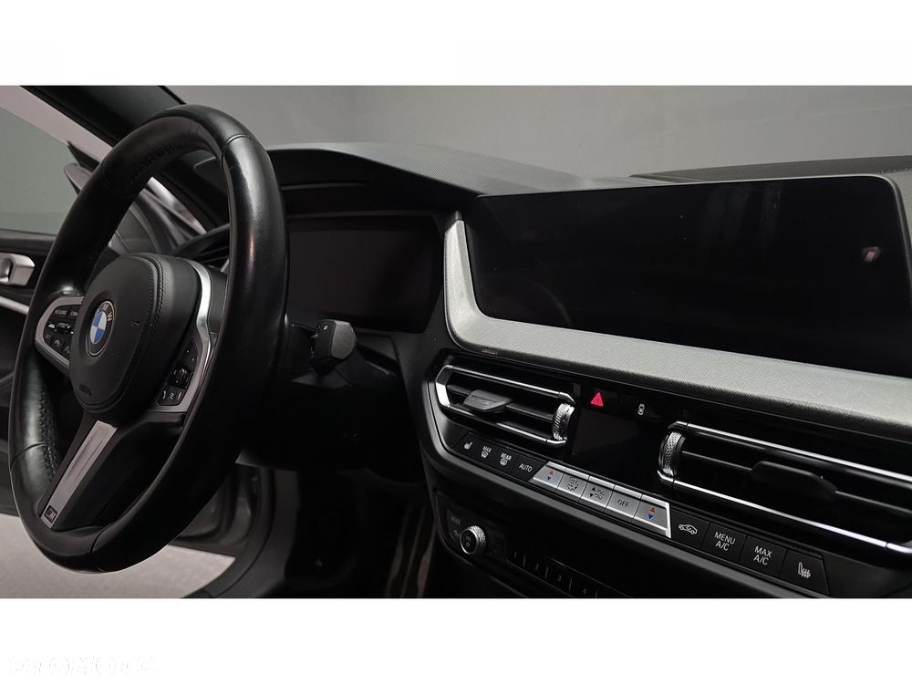 BMW Seria 2 218i M Sport - 30