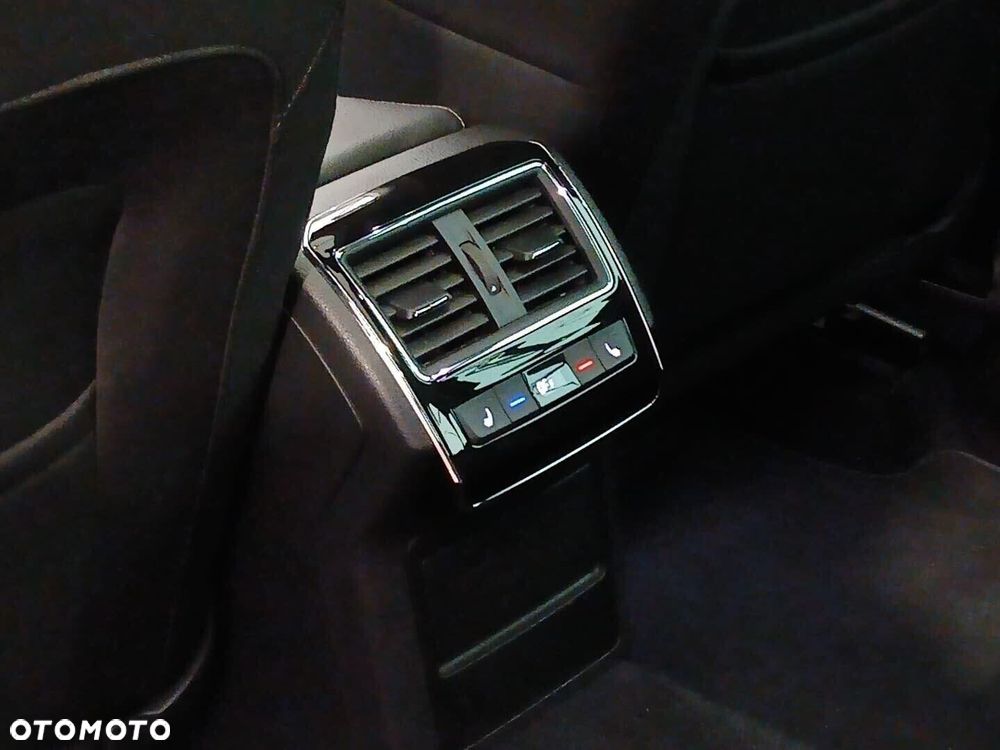 Skoda Superb 2.0 TDI SCR 4x4 Scout DSG - 18