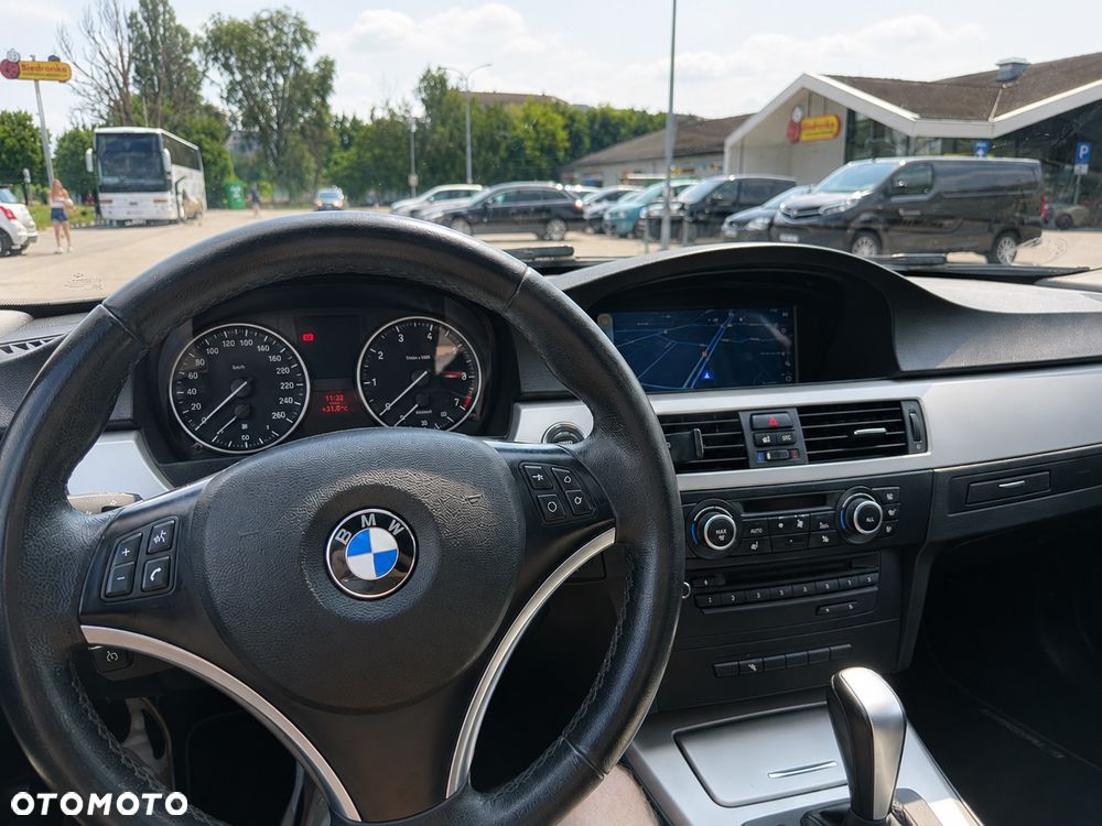 BMW Seria 3 318i - 4