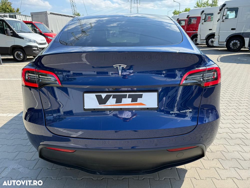 Tesla Model Y - 5