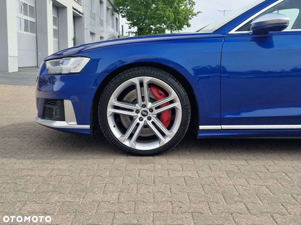 Audi S8 - 24