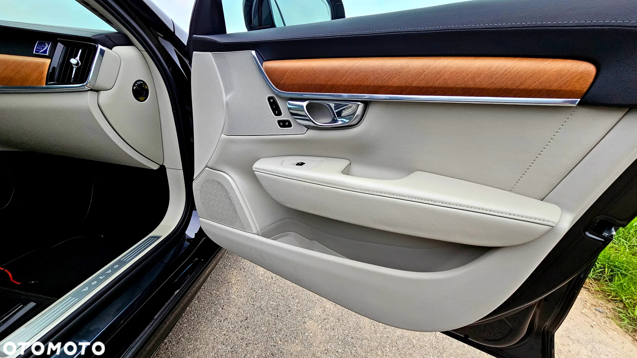 Volvo V90 T8 AWD Plug-In Hybrid Inscription - 35