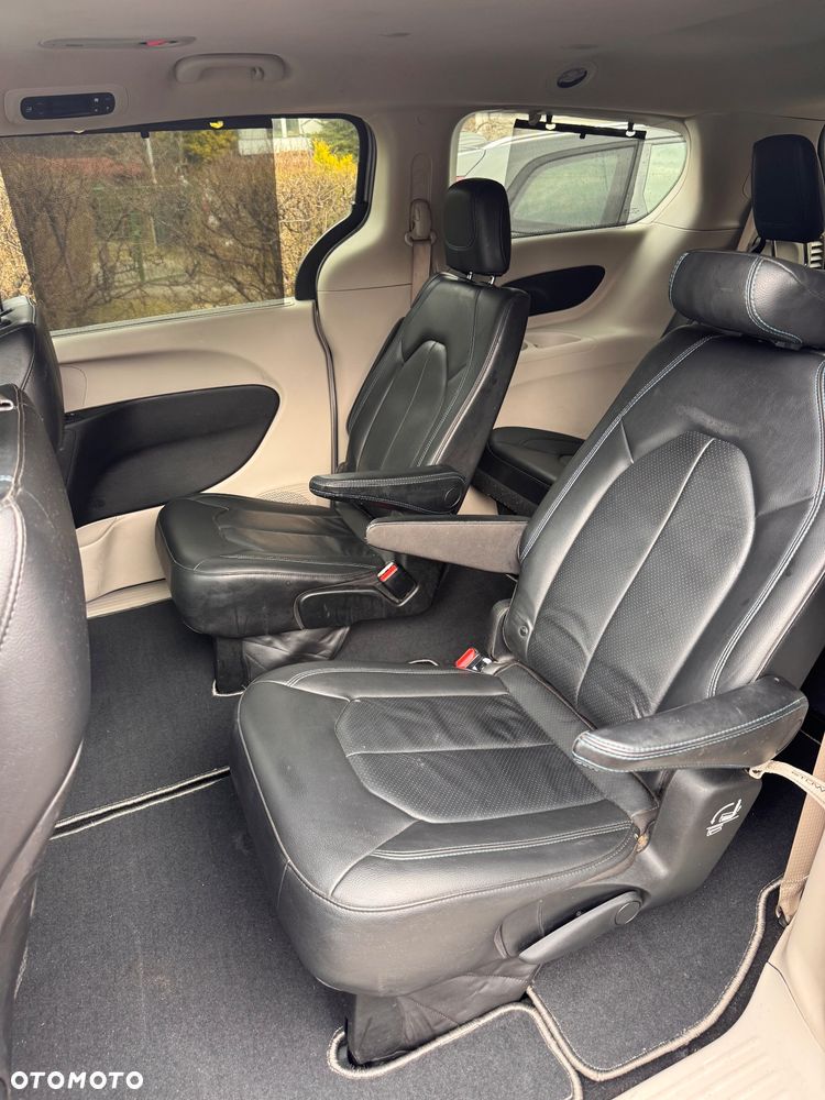 Chrysler Pacifica - 17