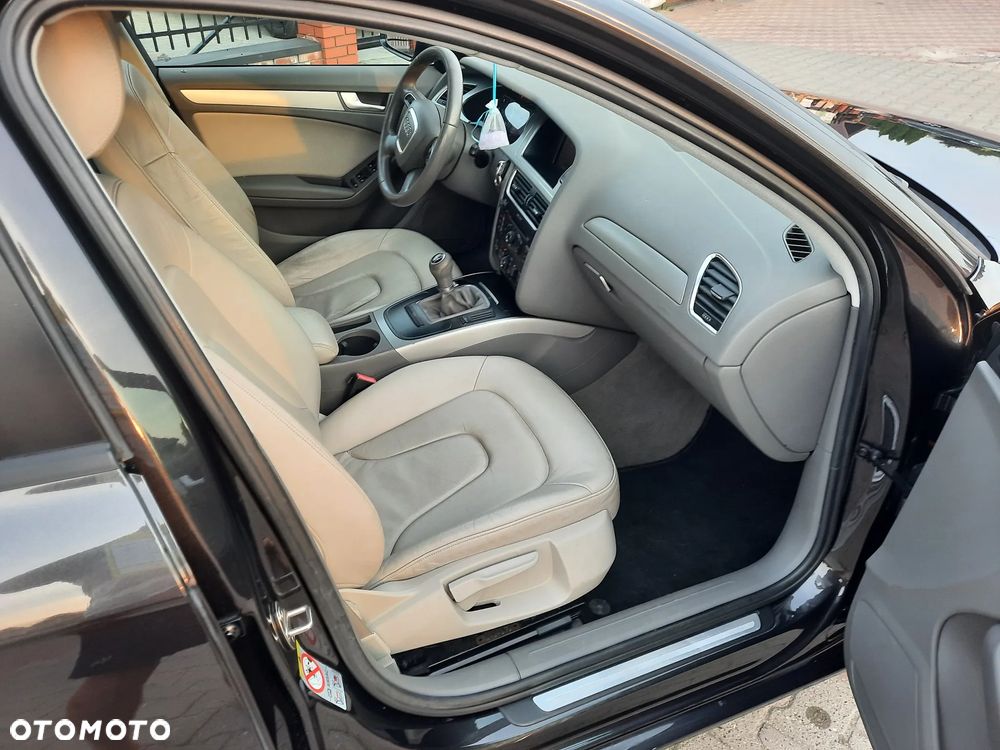 Audi A4 Limousine - 14