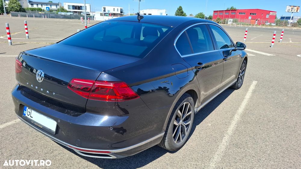 Volkswagen Passat - 2