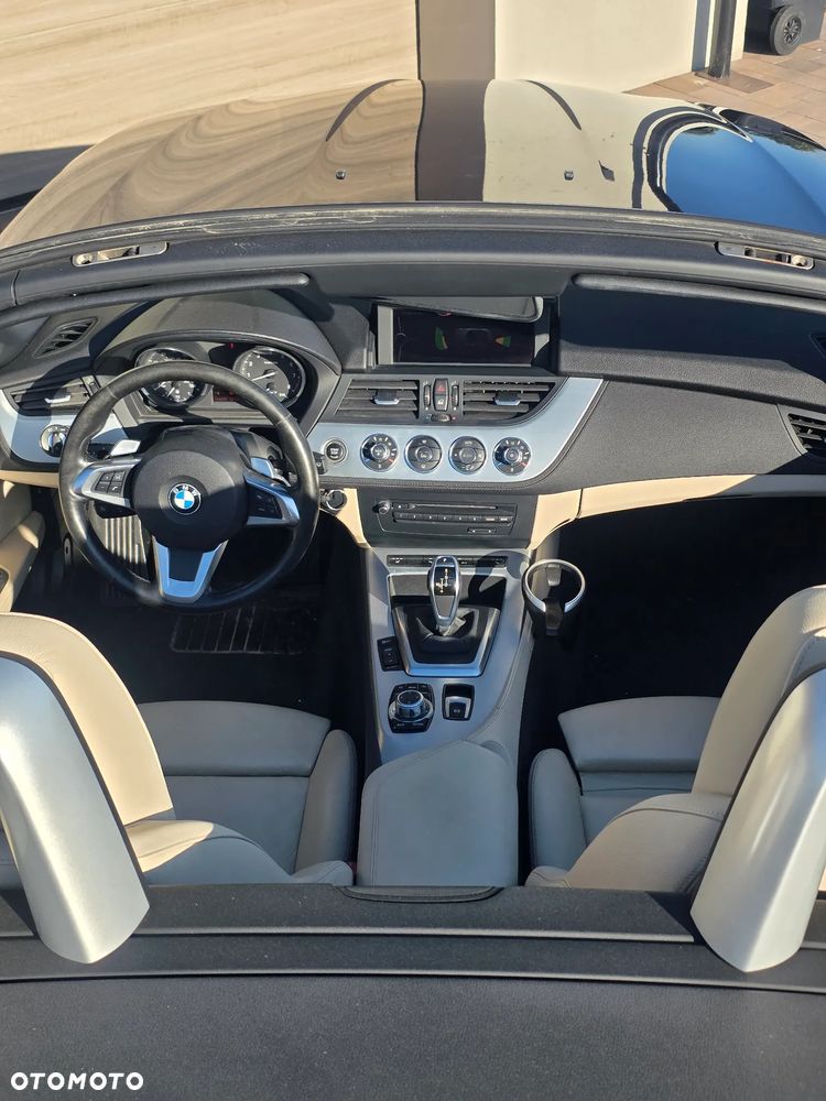 BMW Z4 sDrive35i - 10