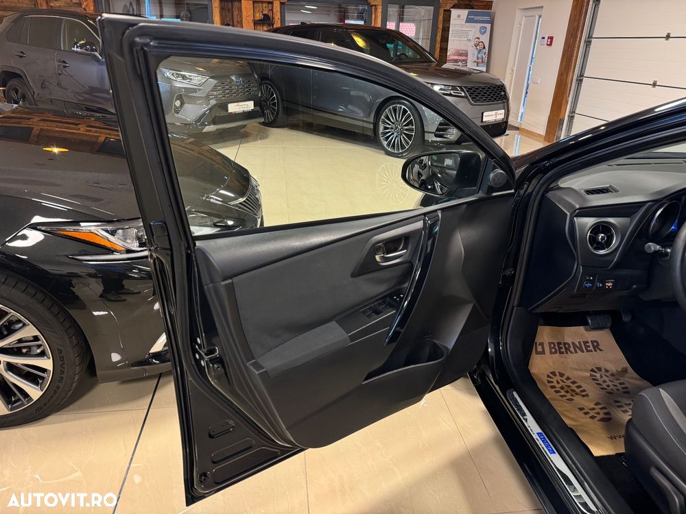 Toyota Auris 1.8 VVT-i Hybrid Automatik Design Edition - 27