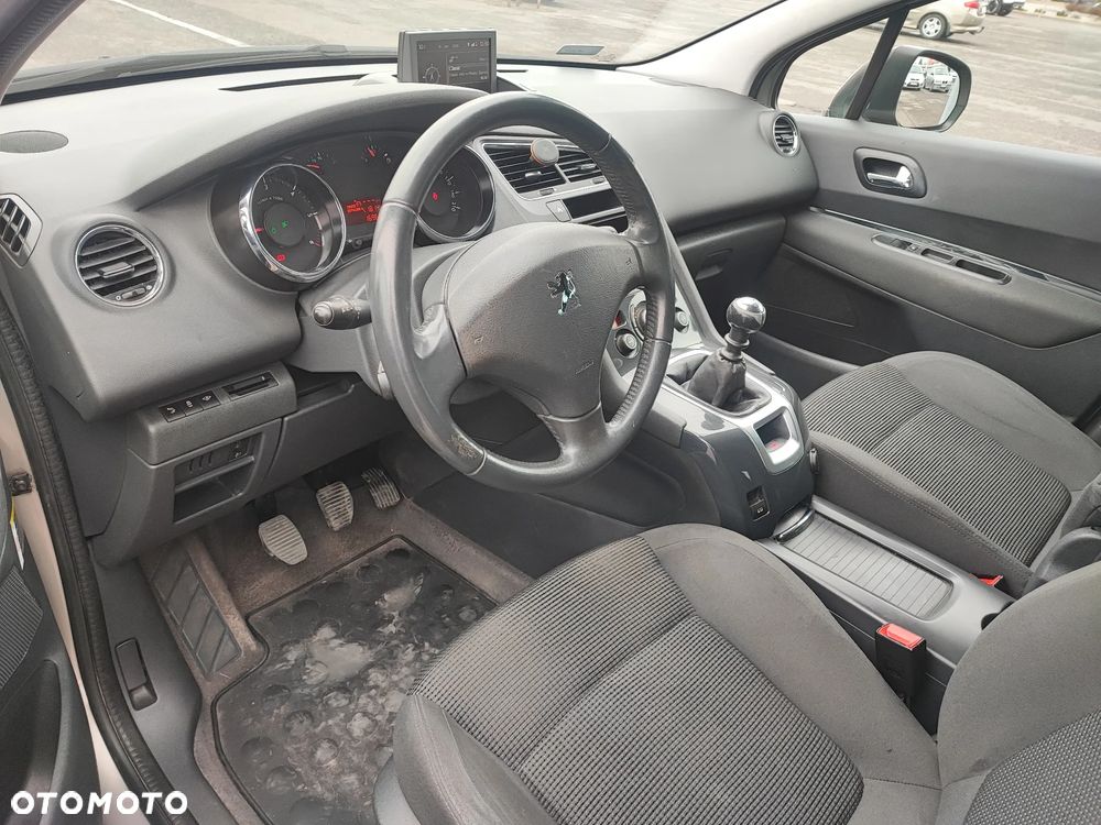 Peugeot 5008 1.6 HDi Active 7os - 8