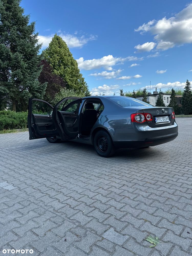 Volkswagen Jetta 1.6 TDI Comfortline - 9