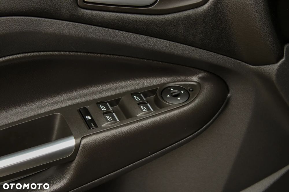 Ford Kuga 1.5 EcoBoost 2x4 Titanium - 27