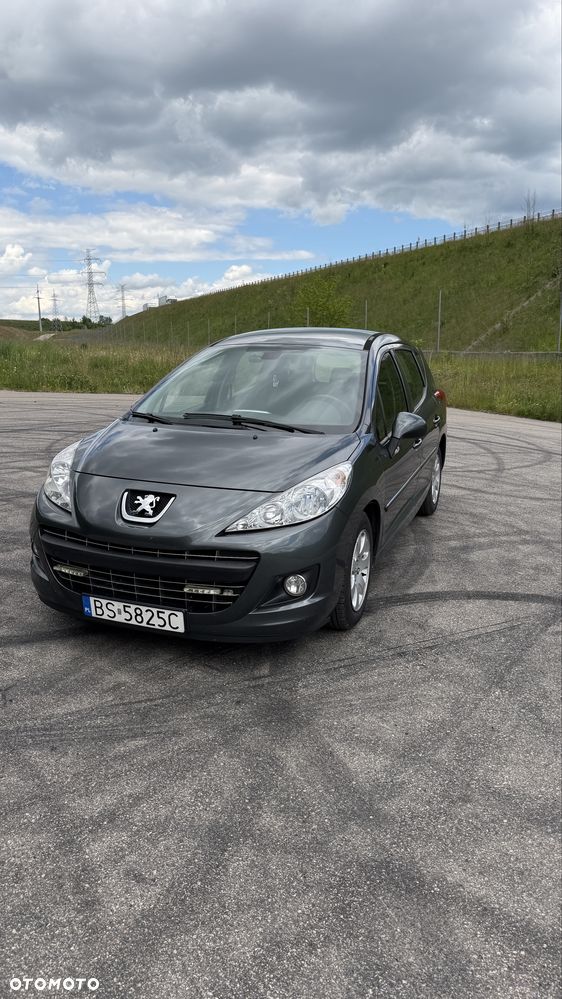Peugeot 207 - 1