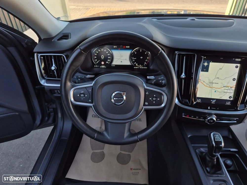 Volvo V60 2.0 D3 Momentum Plus - 23