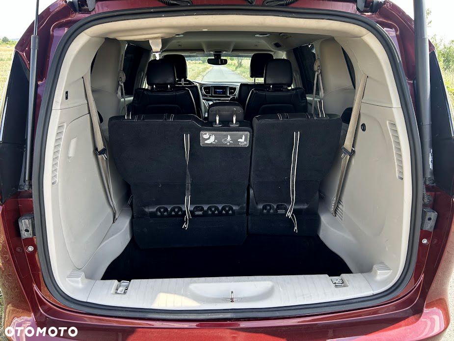 Dodge Grand Caravan - 12