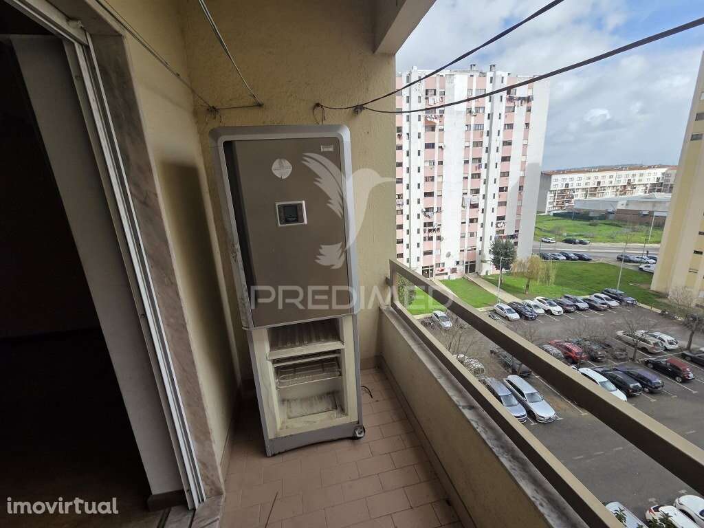 Apartamento T3 em Carregado com Elevador - Grande imagem: 3/33