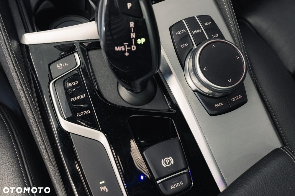 BMW Seria 5 520d M Sport - 23