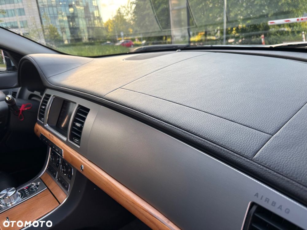 Jaguar XF 3.0 T AWD Premium Luxury - 16