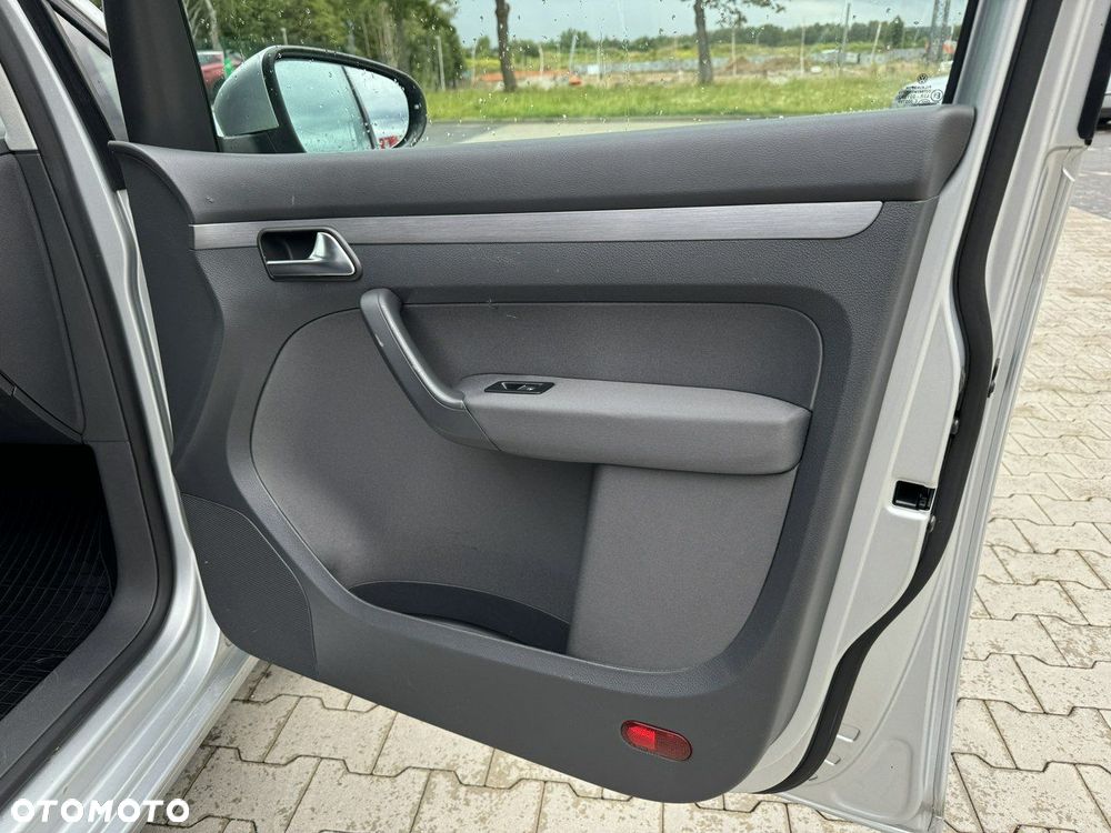 Volkswagen Touran - 32