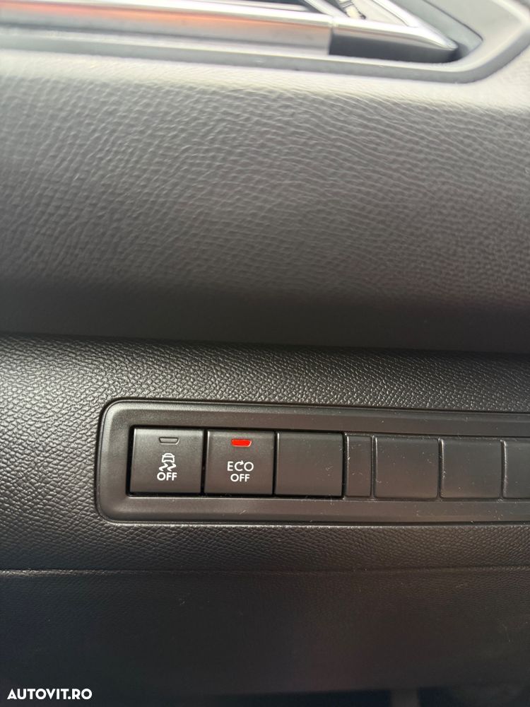 Peugeot 308 1.2 L PureTech Turbo S&S Allure - 12