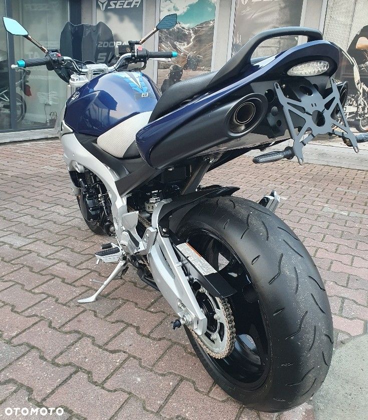 Suzuki GSR - 3