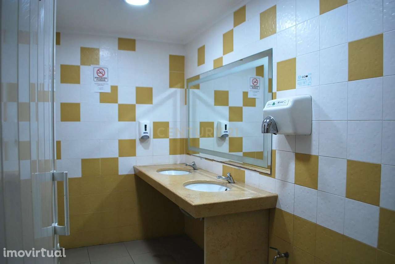 Loja na Amora com Terraço e Óptima Localização - Grande imagem: 5/9