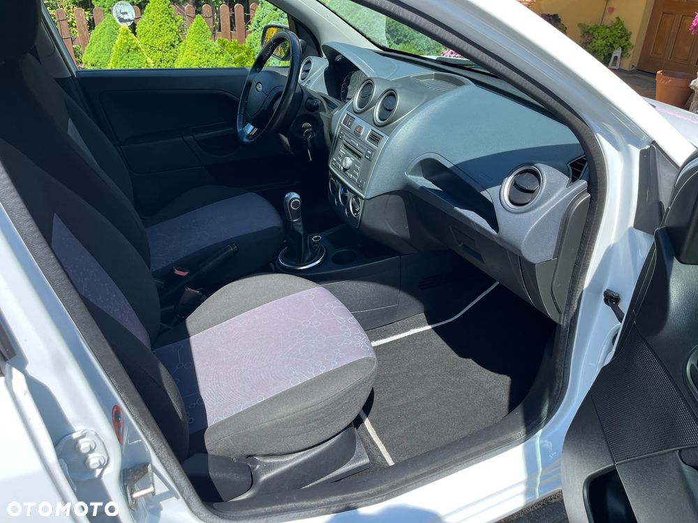 Ford Fiesta 1.4 Ambiente - 10