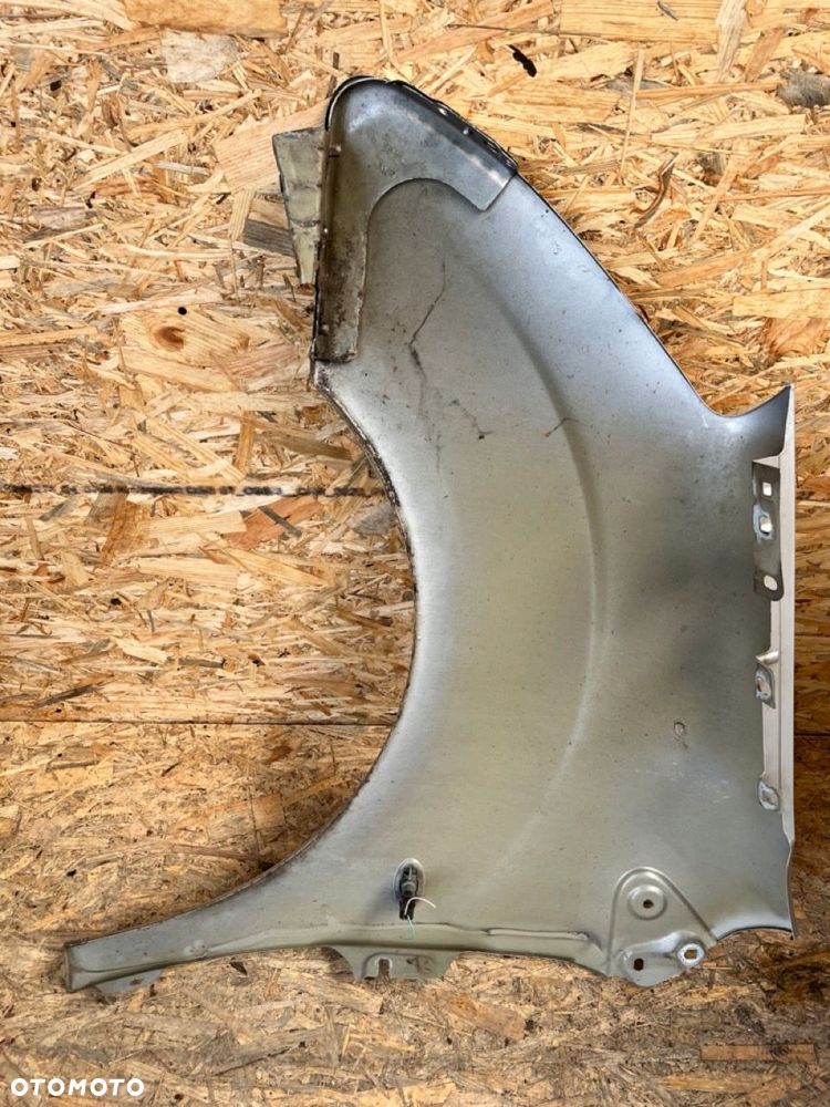 bŁotnik prawy citroen berlingo ii 2 lift kod lakieru: ezrc - 8