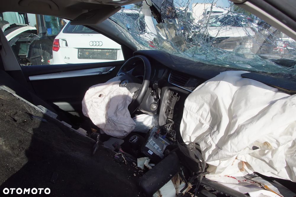 Auto na części - Skoda Octavia III Lift 1.6 TDI 115 KM DGTE TKV LA7W 2019R Silnik Skrzynia Drzwi Błotnik Zderzak Klapa Lampa Lusterko Klamka Szyba Deska Kokpit Sterownik Moduł Czujnik Licznik Panel Kierownica - 12