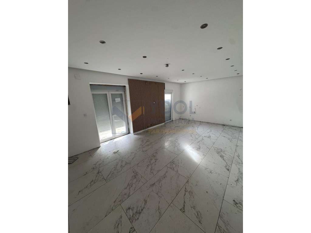 Moradia V3 com Projeto de Remodelação em Adanaia - Alhandra, São Jo... - Grande imagem: 2/10