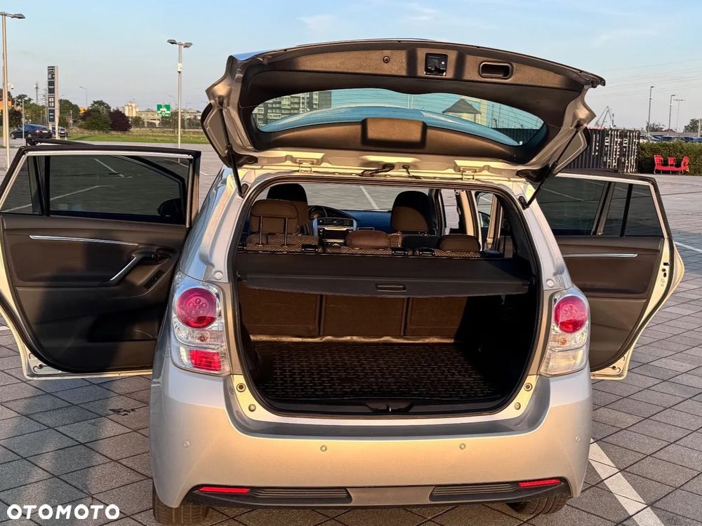 Toyota Verso 1.8 Premium - 12