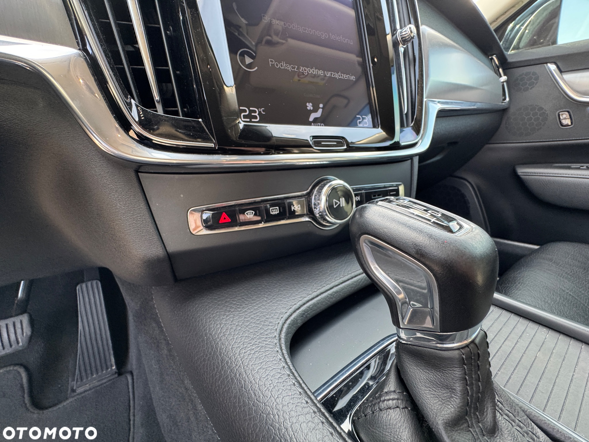 Volvo V90 D5 AWD Geartronic Momentum Pro - 26