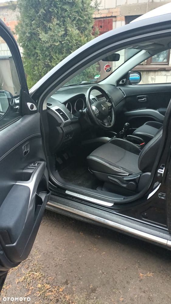 Mitsubishi Outlander 2.0 DID Intense + - 3