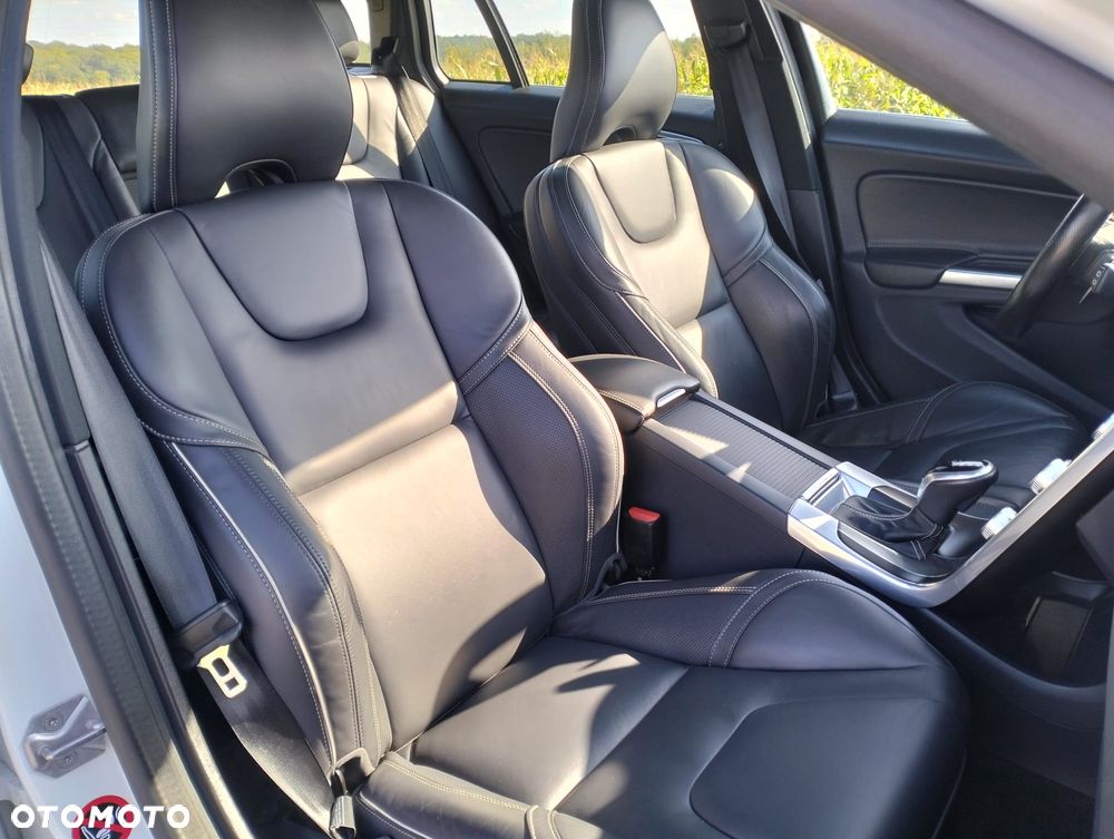 Volvo V60 T6 AWD Drive-E R-Design Momentum - 29