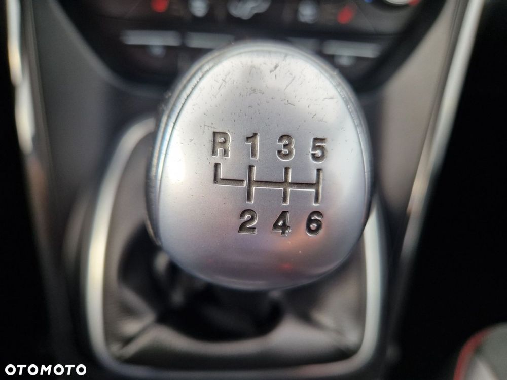 Ford Kuga 1.5 EcoBoost 2x4 ST-Line - 13