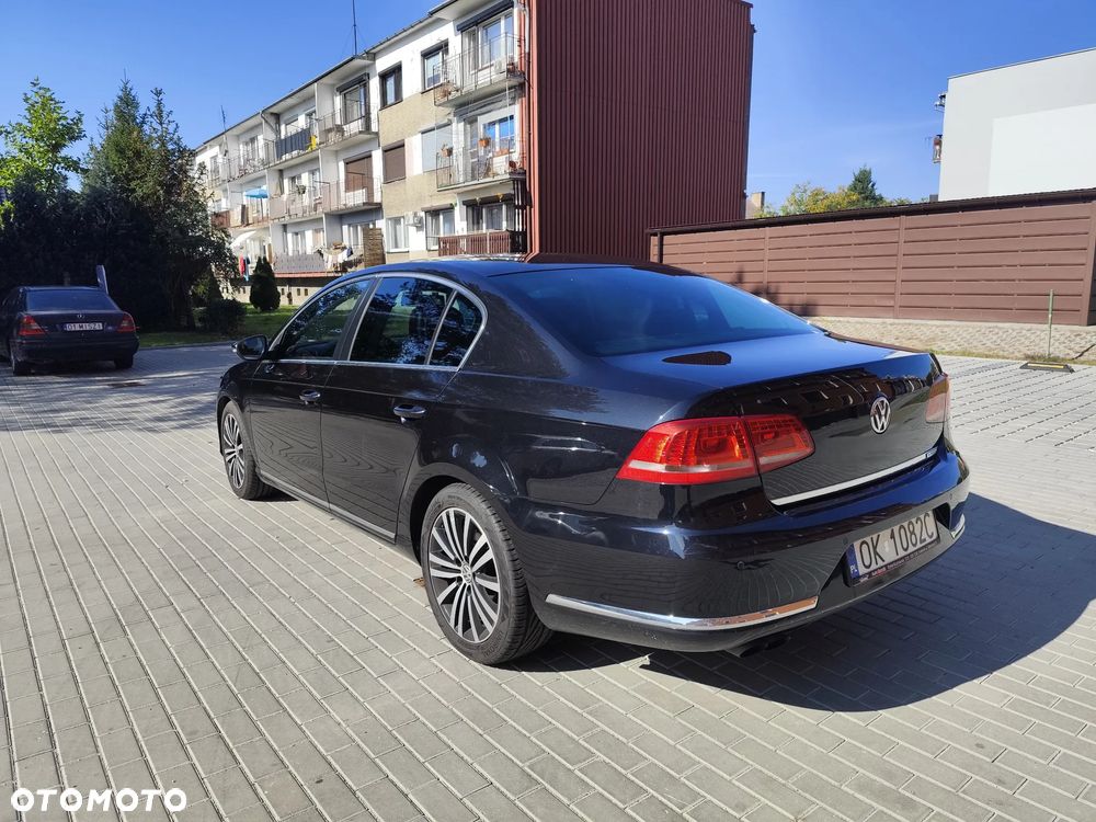 Volkswagen Passat - 4