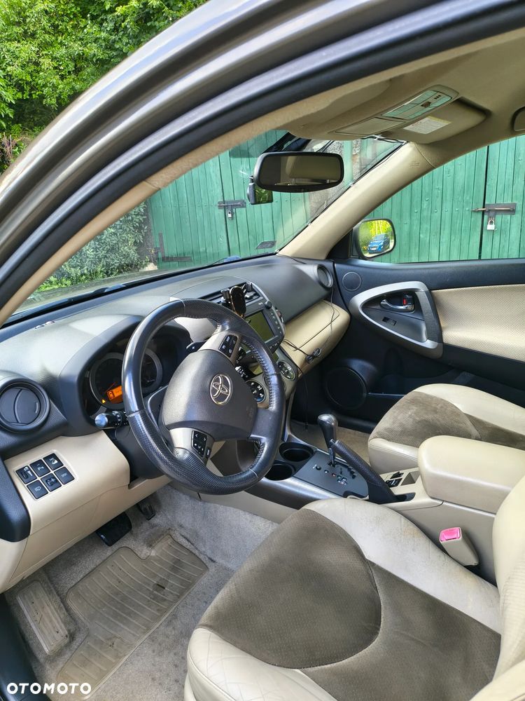 Toyota RAV4 - 11