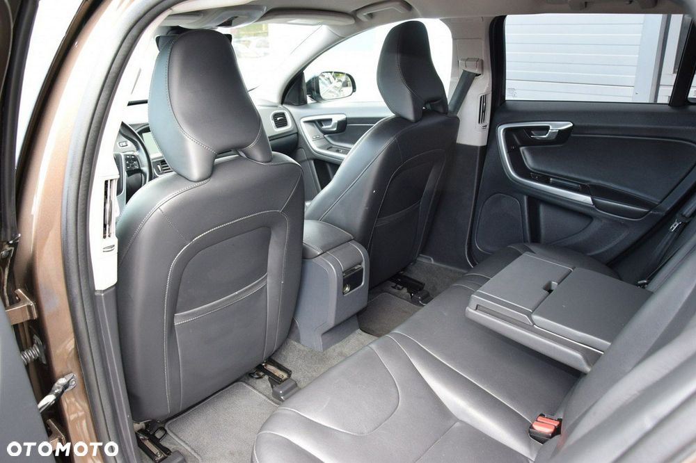 Volvo V60 Cross Country D3 Drive-E Summum - 33