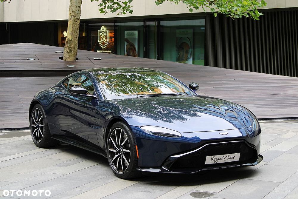 Aston Martin Vantage - 2