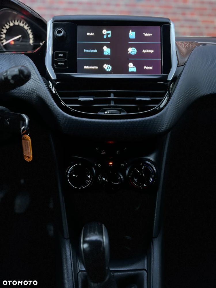 Peugeot 208 - 28