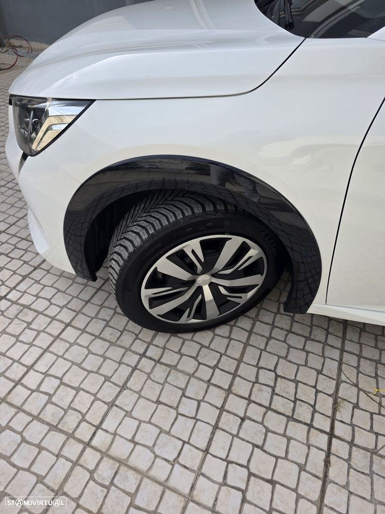 Peugeot e-208 - 8