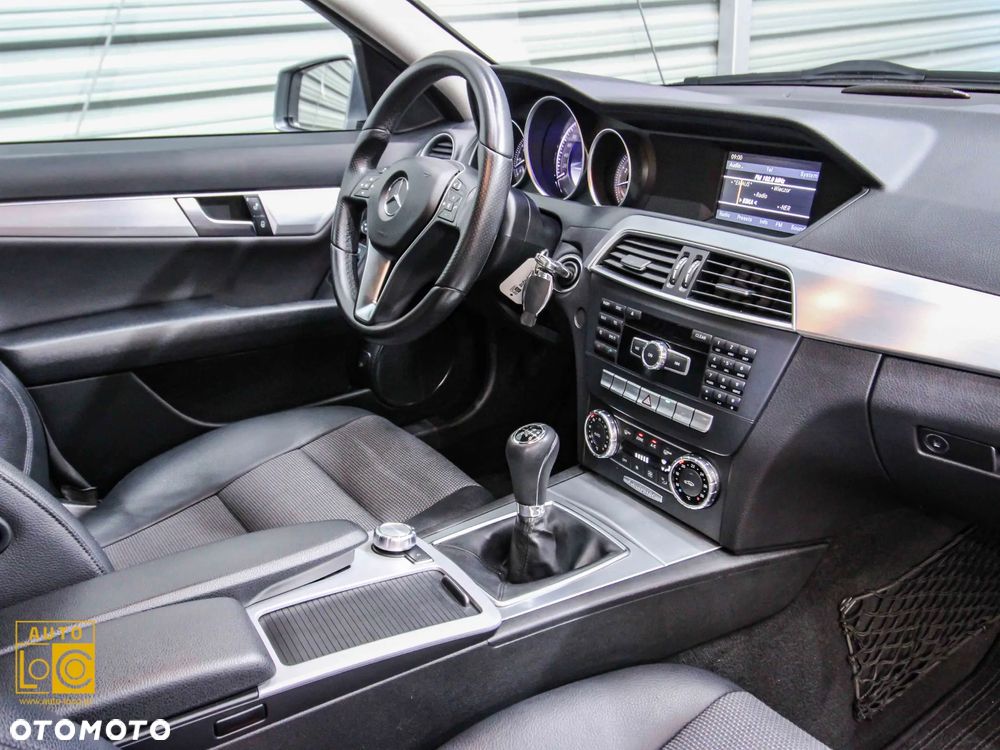 Mercedes-Benz Klasa C 180 CGI BlueEff Avantgarde - 15