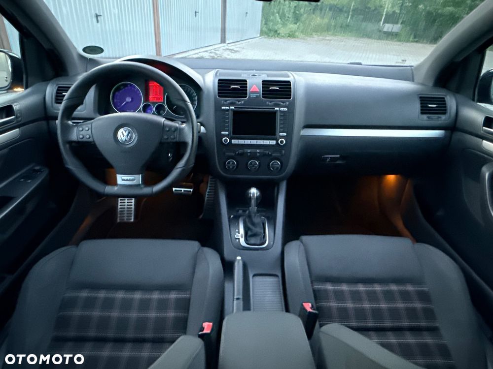 Volkswagen Golf - 10