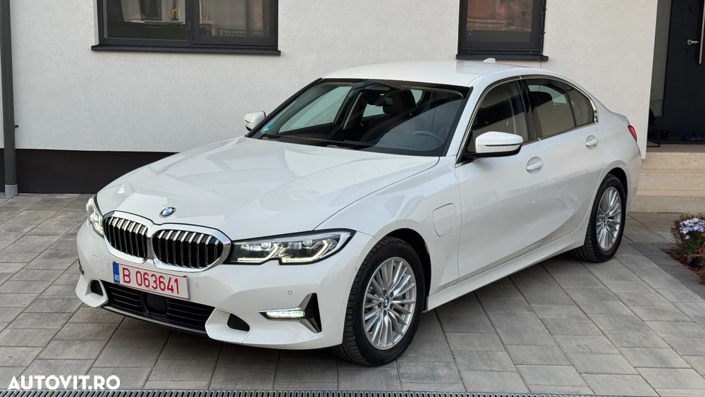 BMW Seria 3 330e Aut. Luxury Line - 3