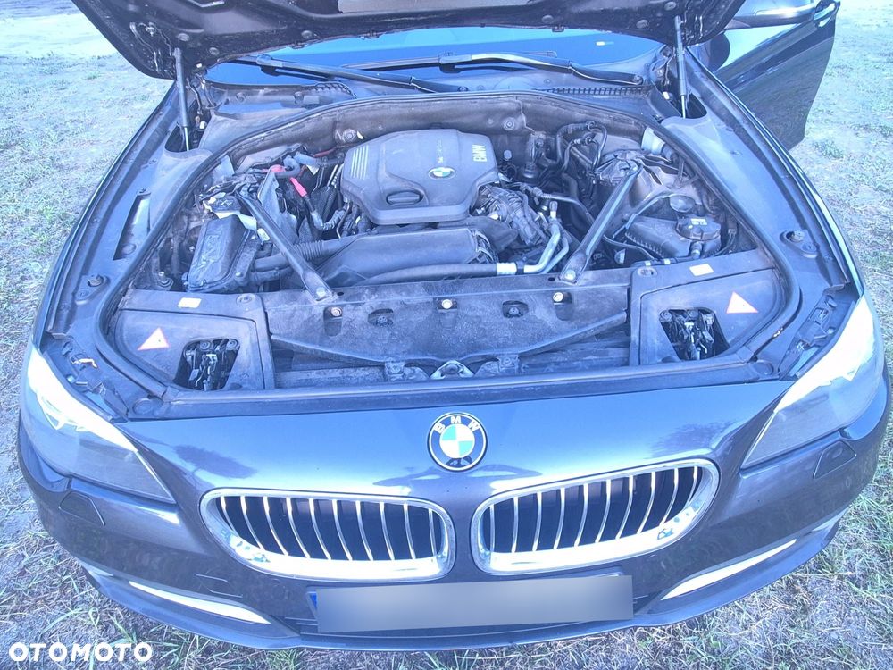 BMW Seria 5 520d xDrive - 14