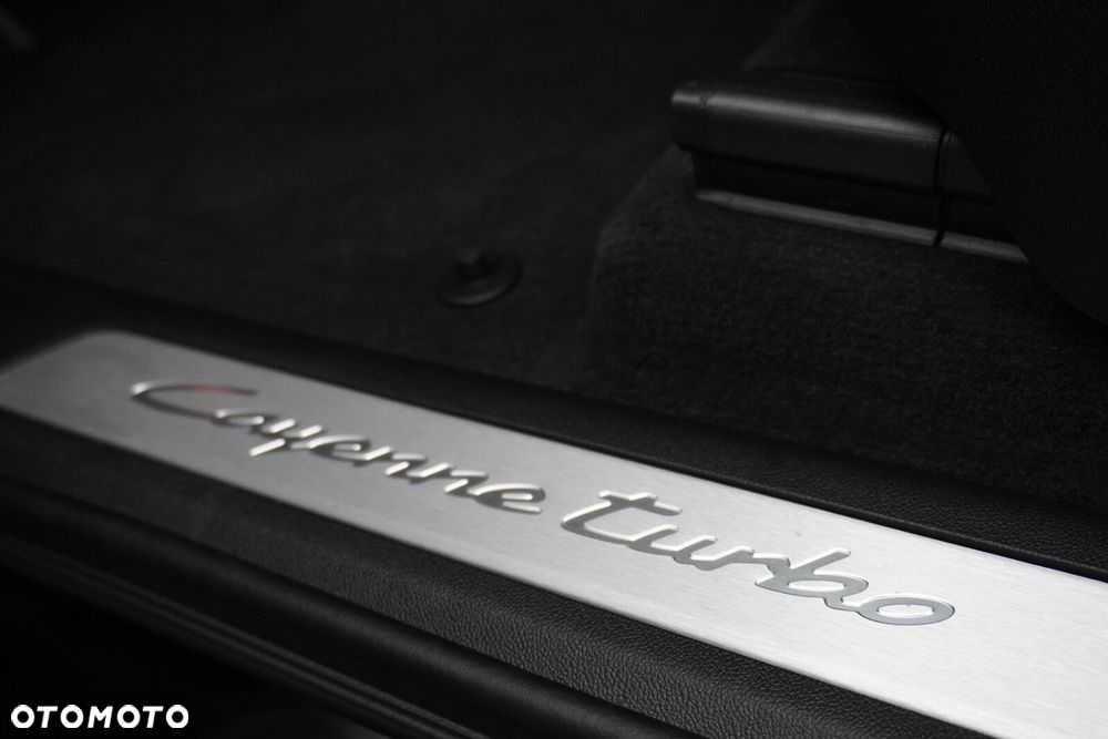 Porsche Cayenne - 21