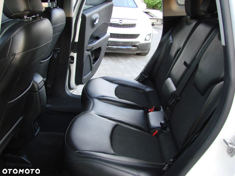 Jeep Compass - 24