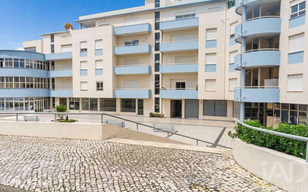 Loja / Estabelecimento Comercial em Miranda do Corvo de 333,00 m2
