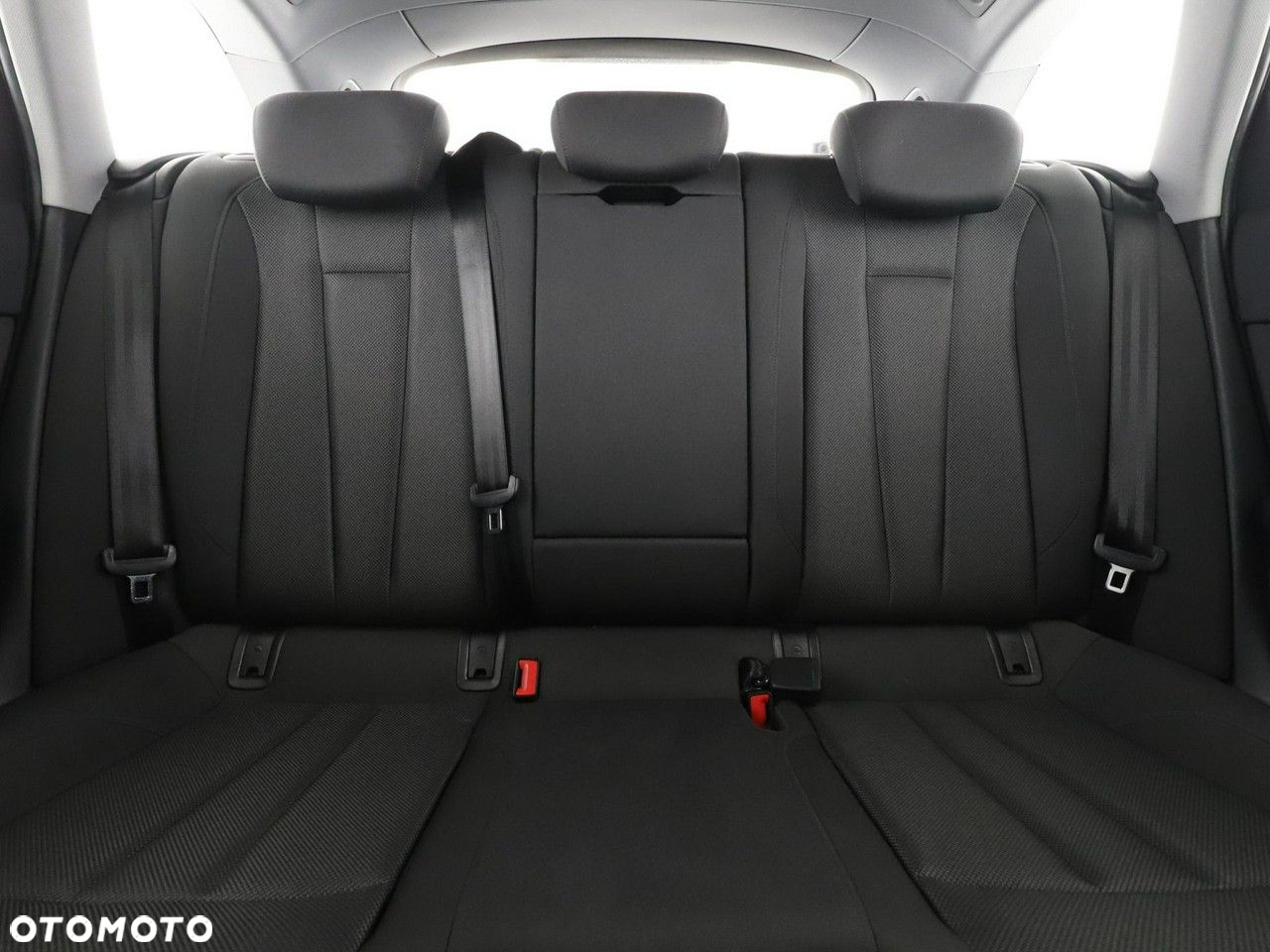 Audi A4 Avant 30 TDI S tronic advanced - 18
