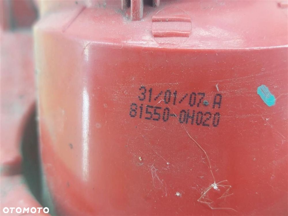 Lampa prawa tylna tył Toyota Aygo I 2005-2014 815500H020 ORYGINAŁ - 8