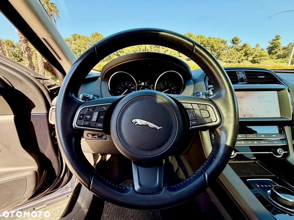 Jaguar F-Pace 2.0 i4P AWD R-Sport - 10