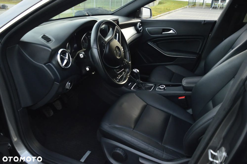 Mercedes-Benz CLA 200 Urban - 18